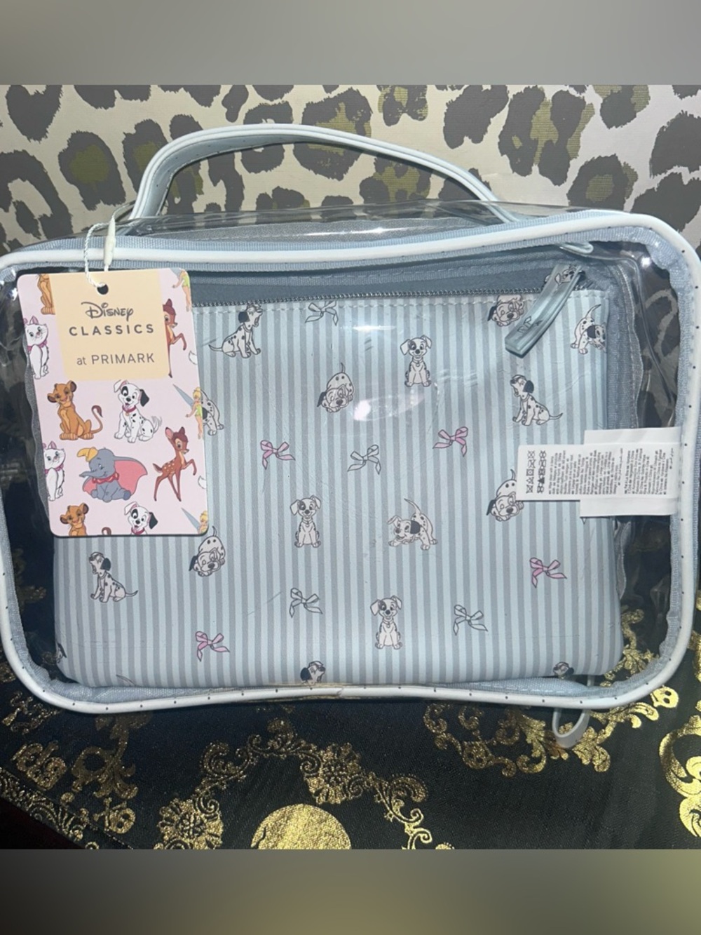Disney’s 101 Dalmatians 3 In 1 Makeup Bag
3-in-1 101 Dalmatians makeup bag - Picture 8 of 12